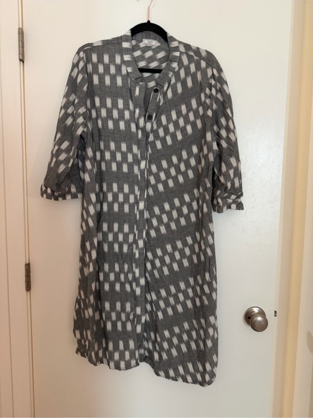 Zuri Gray and White Patterned Women's Button-Front Ikat Dress XL